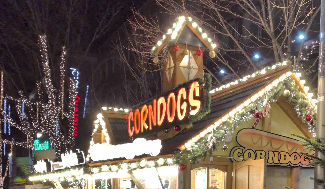 A picture of a corndog stand at the Dortmund Weihnachtsmarkt